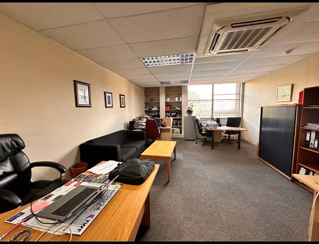 1,868M² OFFICE TO LET IN PARKTOWN